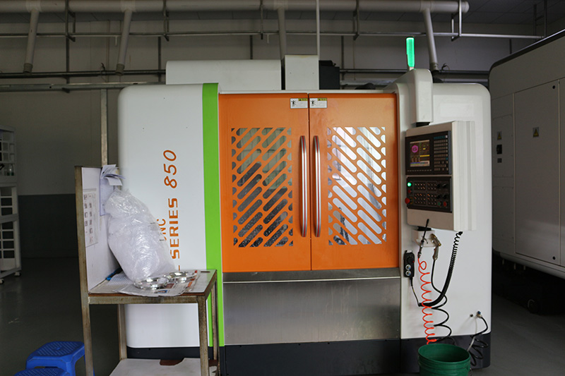 SYNTEC-five-axis machining center